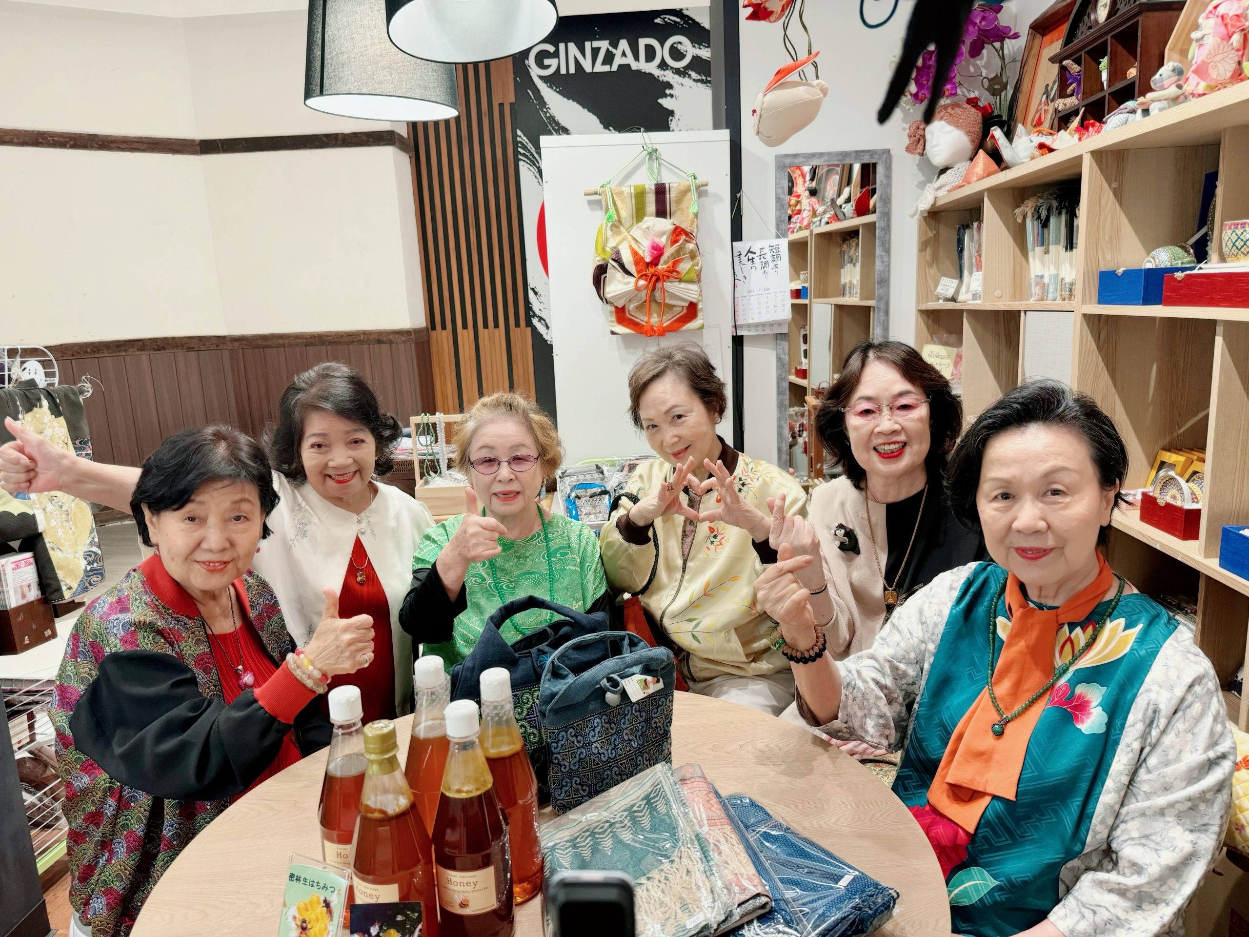 生放送でお届けしているLIVE SHOPPING